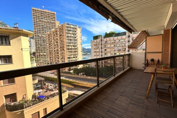 MONACO CARRÉ D'OR 2 PIECES EN USAGE MIXTE AVEC CAVE ET PARKING